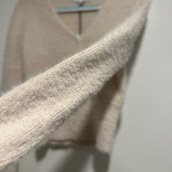 NWT Pink Rose Womans Sz:M Cream Fuzzy Soft Faux Wrap Vneck winter Cloud Sweater. - Picture 10 of 16
